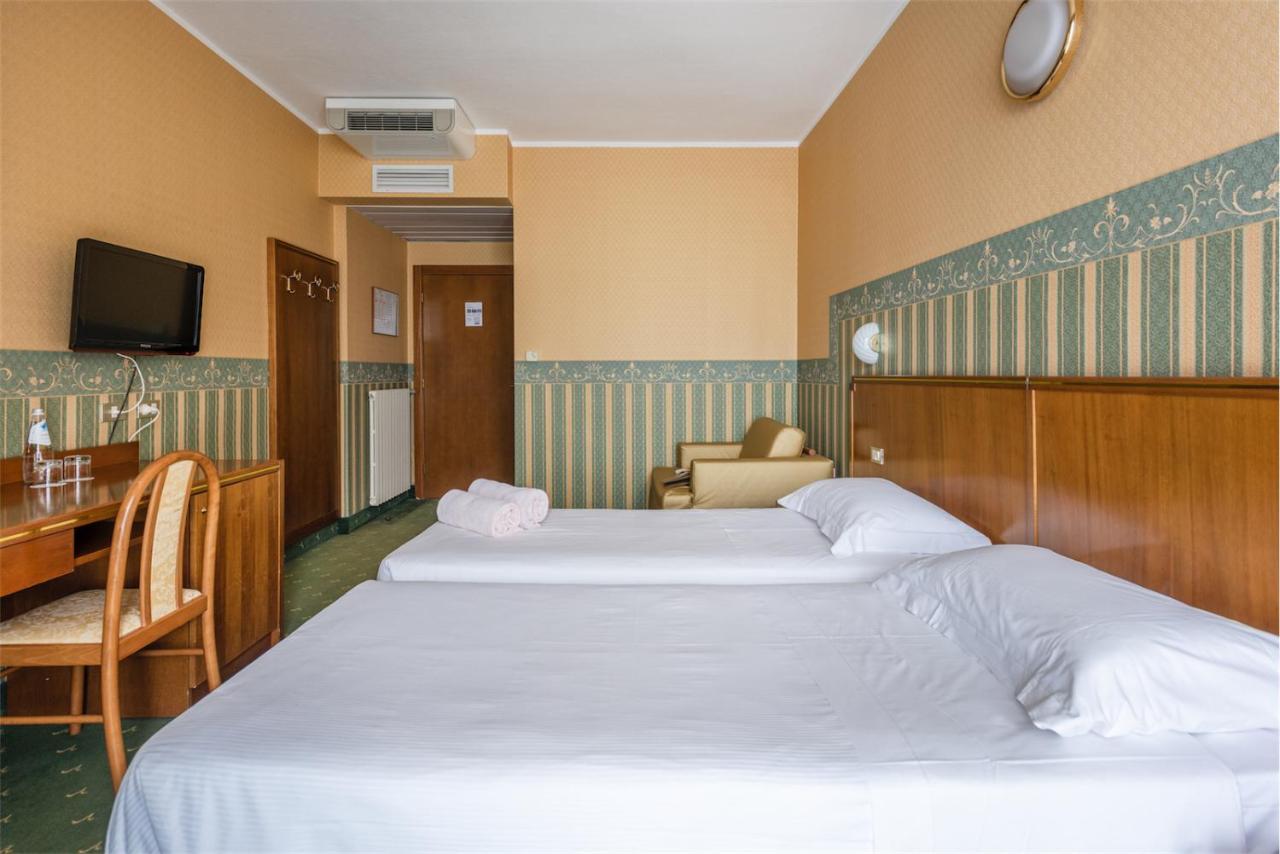 Hotel Splendid Palace Limone sul Garda Quarto foto