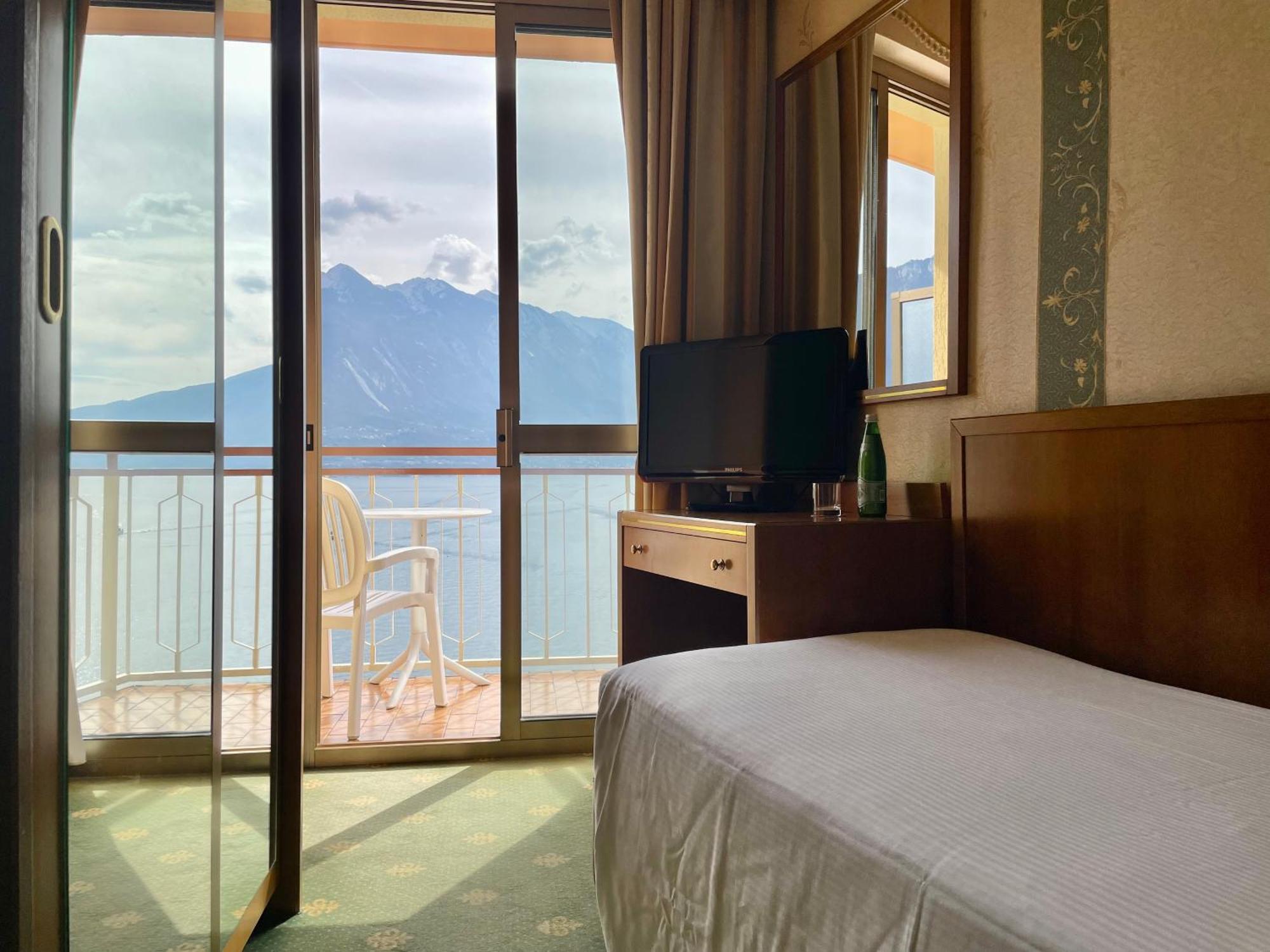 Hotel Splendid Palace Limone sul Garda Quarto foto