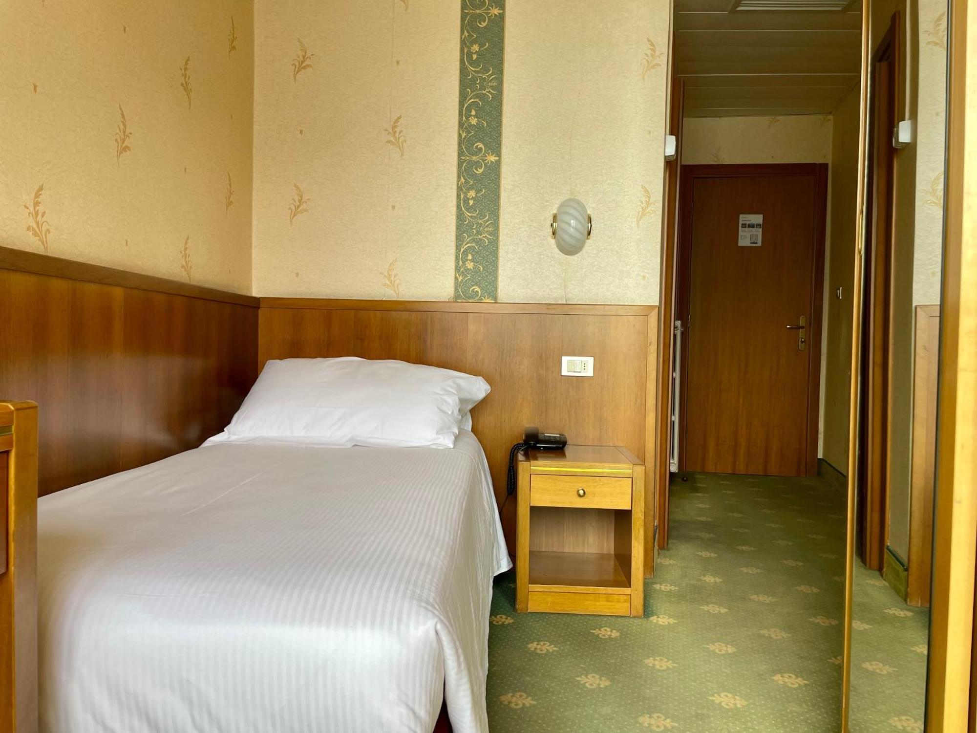 Hotel Splendid Palace Limone sul Garda Quarto foto